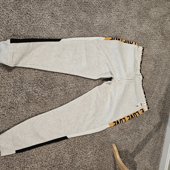 Bobbie Brooks – White/Gray in Black and Yellow Love Sweatpants (Size 2X) - Picture 9 of 12